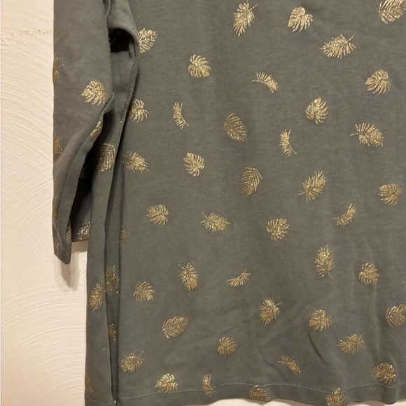 🌿 Karen Scott Plus 2X Gold Leaf Print Henley Top Olive Green 3/4 Sleeve - Picture 7 of 8